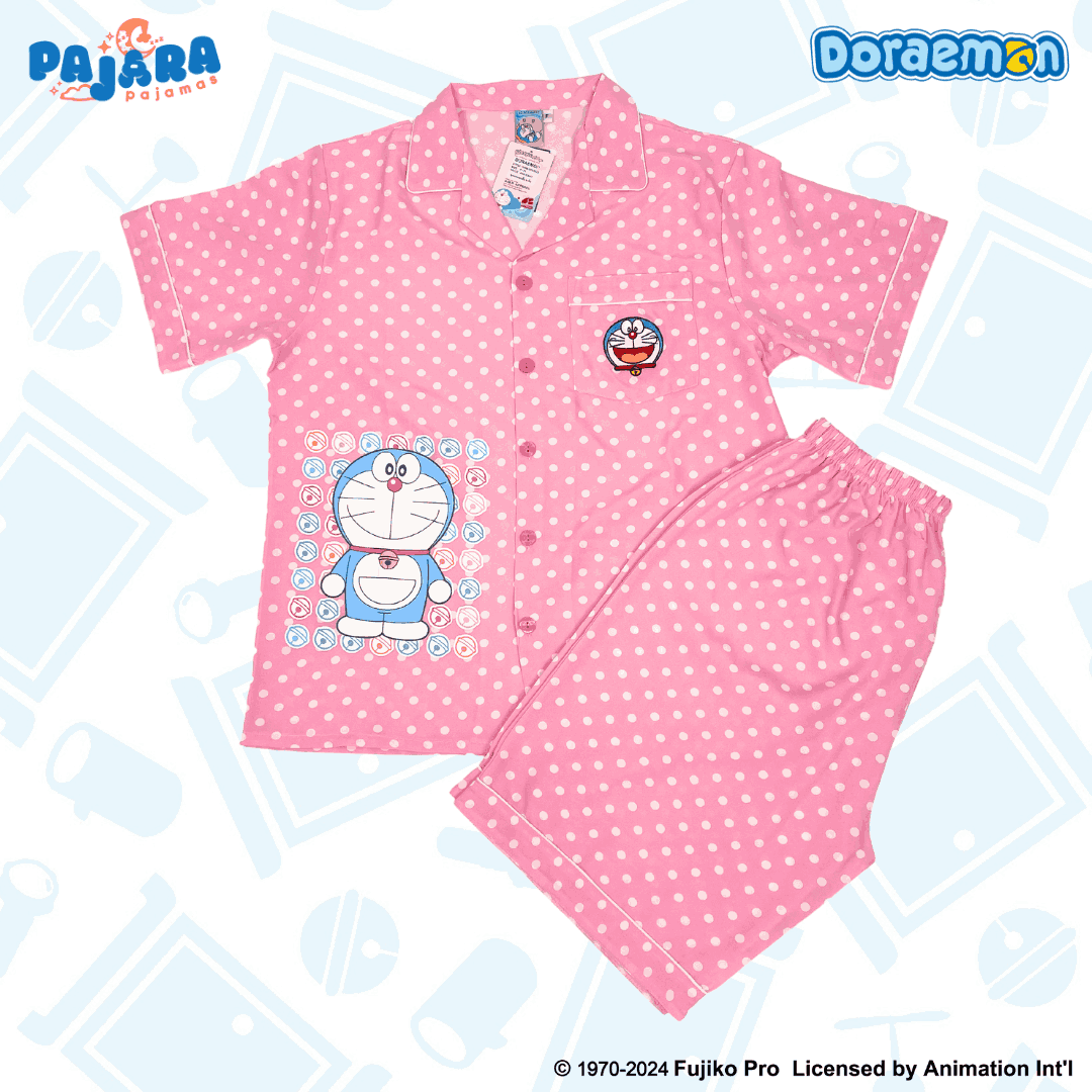 ชุดนอน PAJARA PAJAMAS (Lite) รหัส DRM-0225 ลาย โดราเอม่อนจุด (แขนสั้น-ขาสั้น สีชมพู ฟรีไซส์)