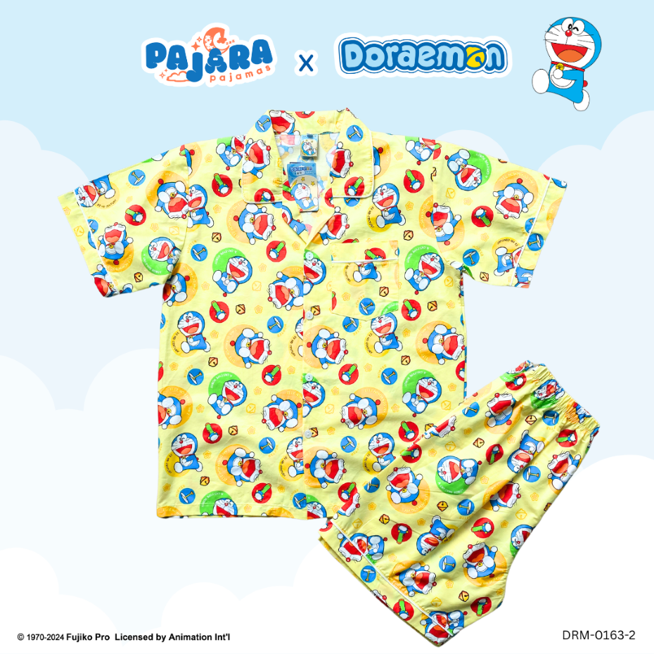 ชุดนอน PAJARA PAJAMAS (Premium) รหัส DRM-0163-2 ลาย รวมโดราเอม่อน (แขนสั้น-ขาสั้น สีเหลือง ฟรีไซส์)