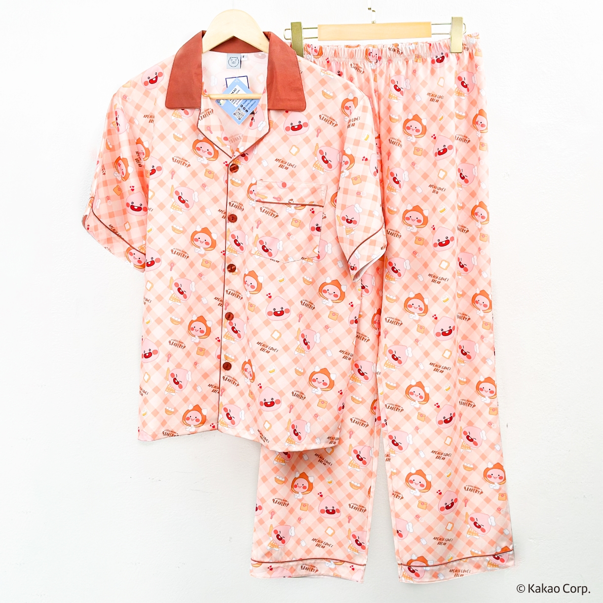 ชุดนอน PAJARA PAJAMAS (Lite)(หลุดQC)KF-0212-2 ลาย Kakao เอพีช คอปกน้ำตาล (แขนสั้น-ขายาว สีส้ม ฟรีไซส์)