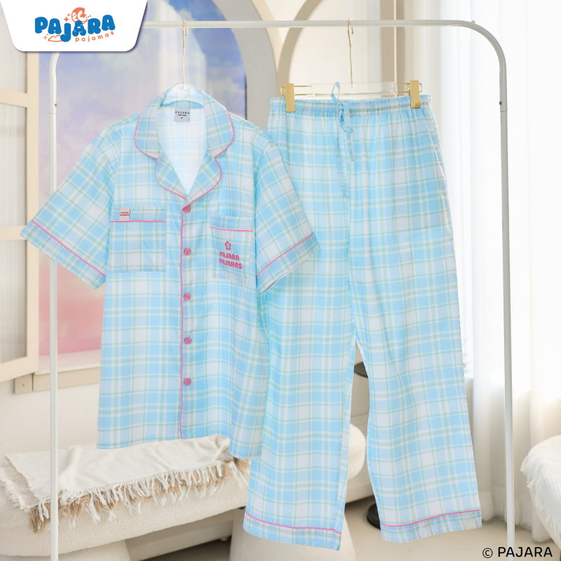 ชุดนอน Pajara Pajamas (Premium) รหัส PJR-SL-0014 ลาย Hello Daisy # 3 (แขนสั้น-ขายาว สีฟ้า พลัสไซส์)