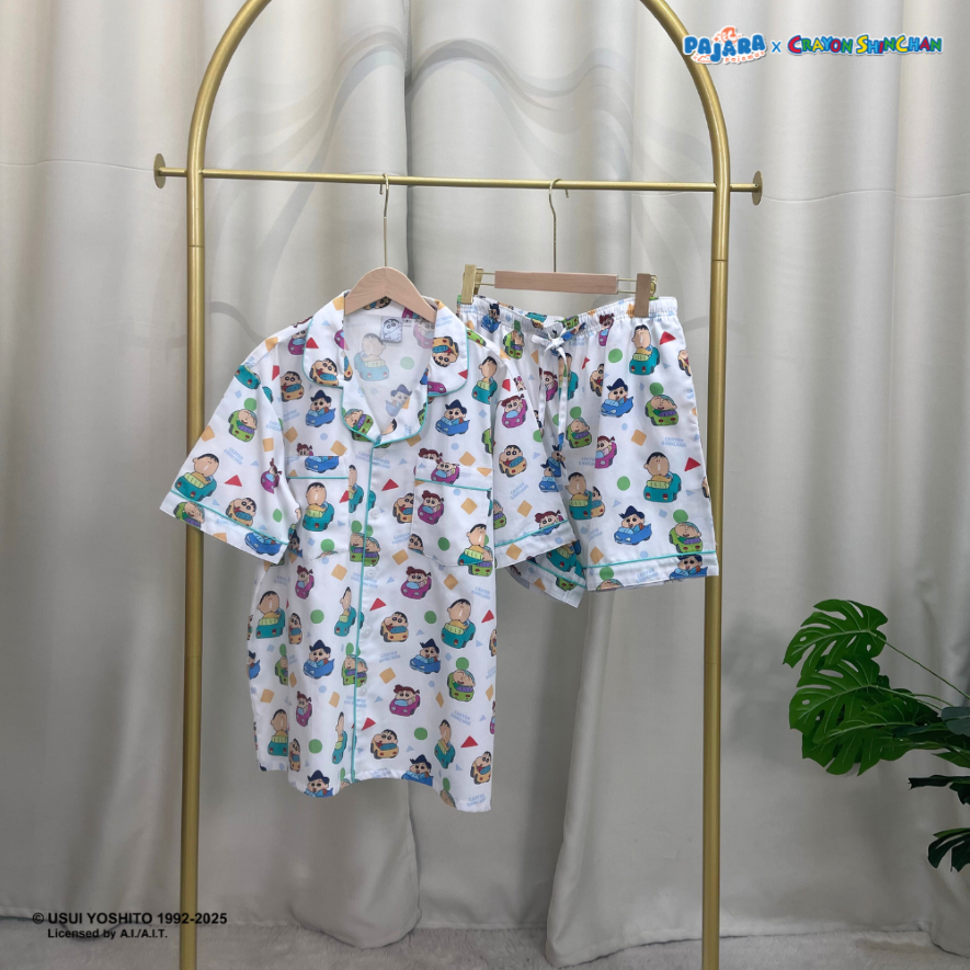 ชุดนอน Pajara Pajamas (Premium) รหัส SC-THU-0018 ลายชินจัง ขับรถ (แขนสั้น-ขาสั้น สีขาว ฟรีไซส์)
