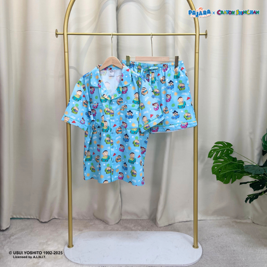 ชุดนอน Pajara Pajamas (Premium) รหัส SC-THU-0018 ลายชินจัง ขับรถ (แขนสั้น-ขาสั้น สีฟ้า พลัสไซส์)
