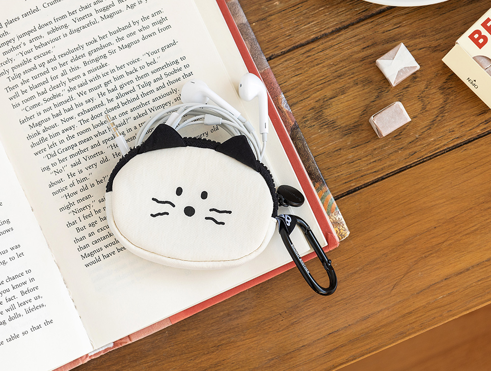 BRUNCH BROTHER Kitty Soft Airpods Pouch