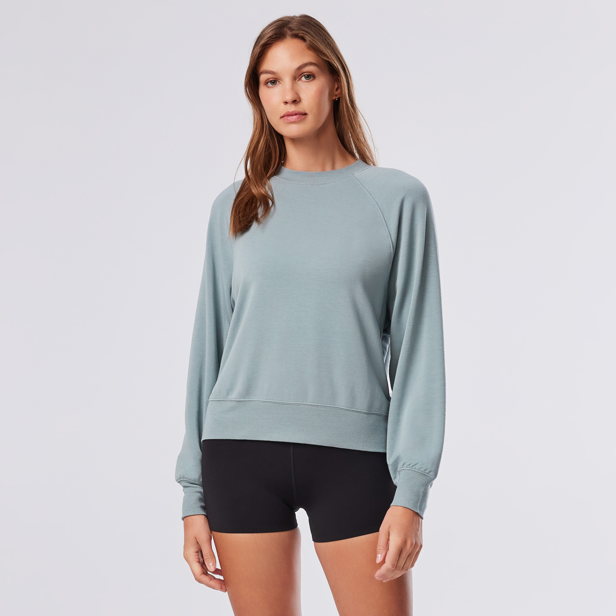 Tavi เสื้อออกกำลังกายรุ่น Ease Crew Sweatshirt