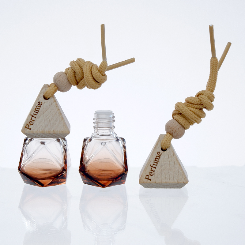 ขวด car เหลี่ยม 8ml สีน้ำตาล